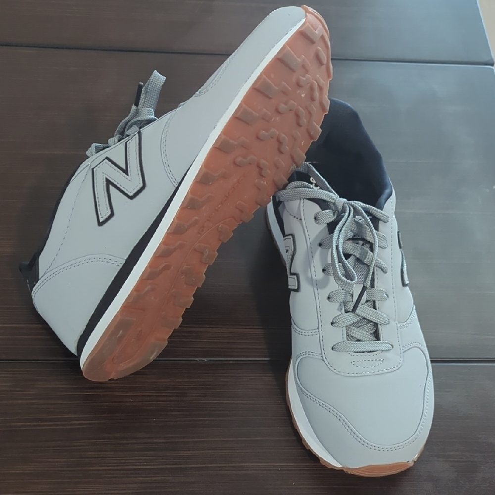 New Balance Light Grey Mens Classic Sneakers sz 10